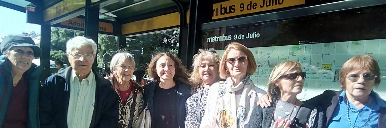 Abuelos del centro de Jubilados y Pensionados disfrutaron de una función teatral en Buenos Aires