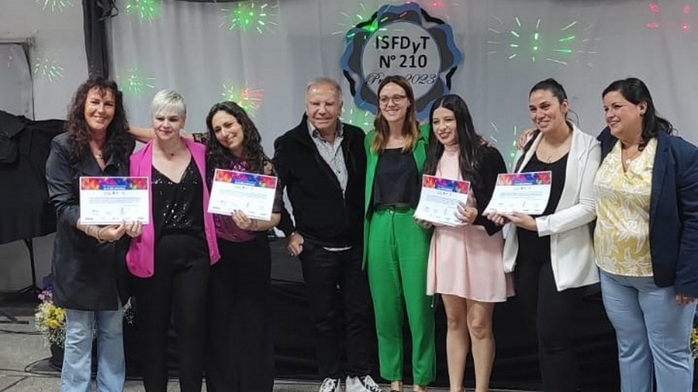 Se realizó el acto de colación de graduados 2023 del ISFDyT Nº 210, UPCN La Plata