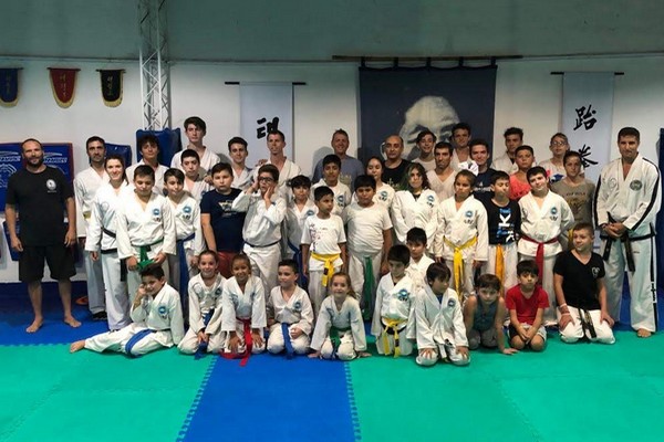 Estudiantes del Taekwon-Do del Edificio Bicentenario, a cargo del maestro de VII° Dan Diego Ledesma, rindieron para Cinturón Negro