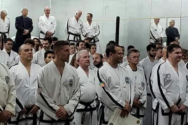 Estudiantes del Taekwon-Do del Edificio Bicentenario, a cargo del maestro de VII° Dan Diego Ledesma, rindieron para Cinturón Negro