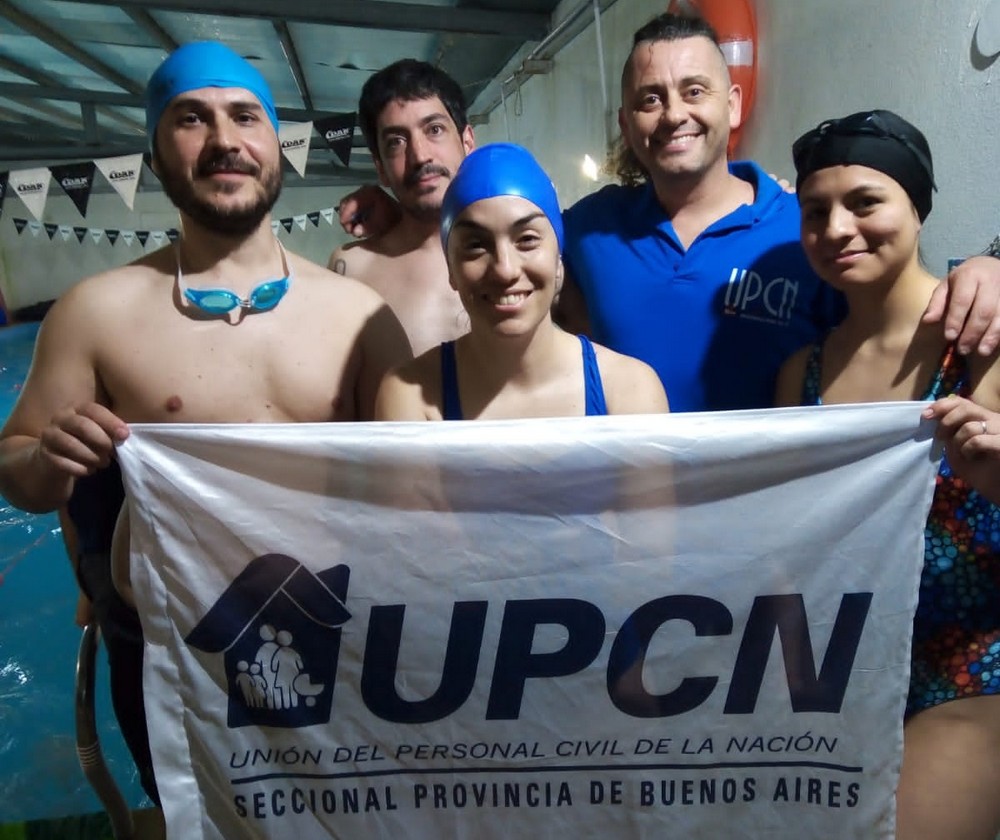 La escuela de natación de UPCNBA obtuvo medallas en la posta de cinco nadadores