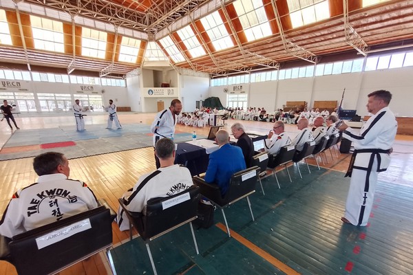 Estudiantes del Taekwon-Do del Edificio Bicentenario, a cargo del maestro de VII° Dan Diego Ledesma, rindieron para Cinturón Negro