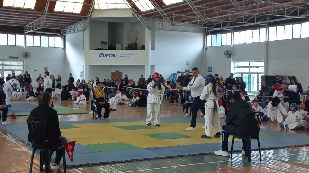 La Escuela de Taekwondo de UPCNBA participó de un torneo interescuelas en el Polideportivo de Arana