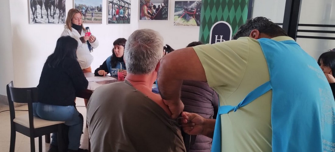 UPCNBA realizó una jornada de vacunación en el Hipódromo de La Plata