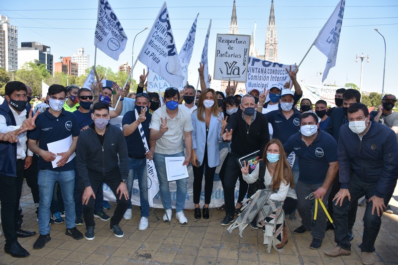 Gran movilización de la UPCNBA frente el cierre unilateral de la paritaria municipal de La Plata