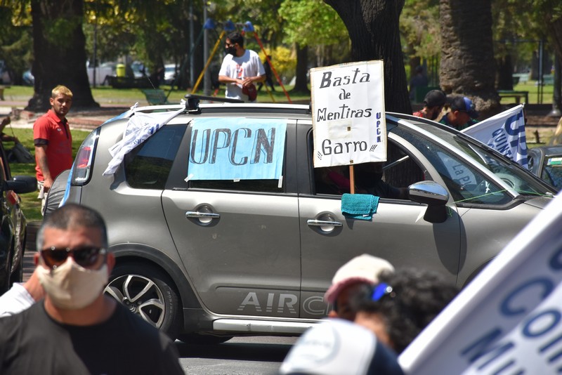 Gran movilización de la UPCNBA frente el cierre unilateral de la paritaria municipal de La Plata