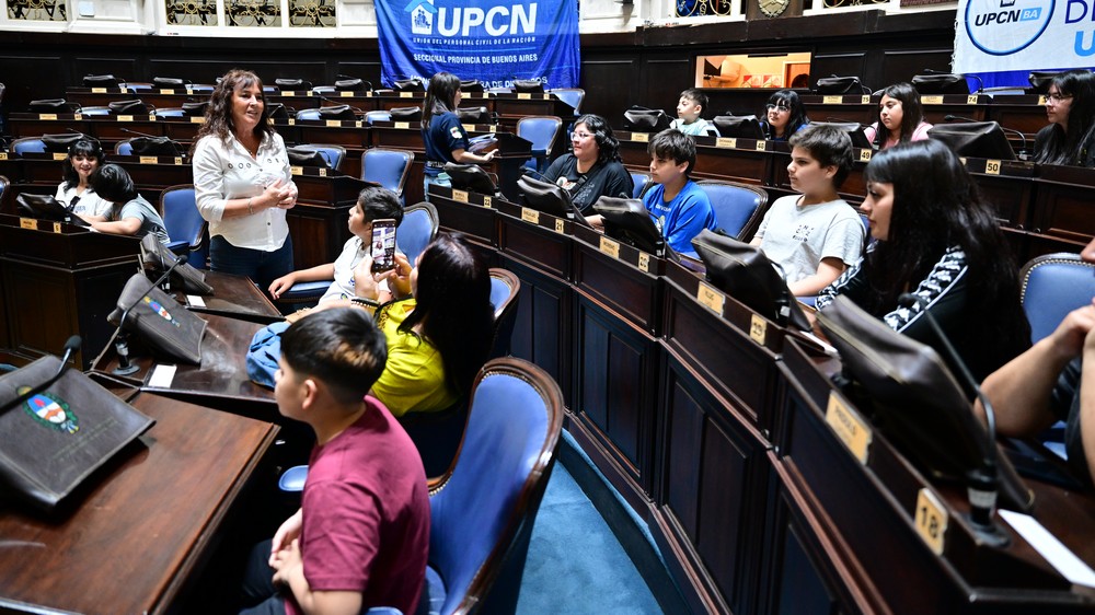 Fabiola Mosquera participó de una visita guiada en la Honorable Cámara de Diputados junto a hijos e hijas de afiliados