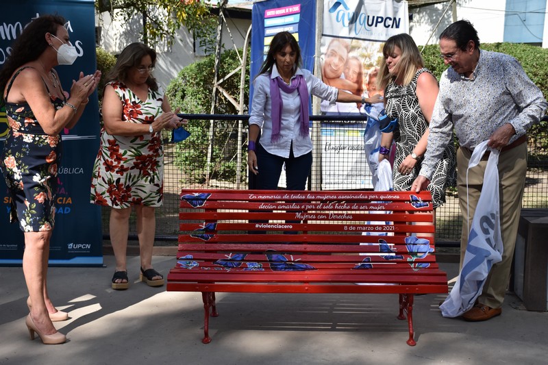 Como parte de las acciones por el Día Internacional de la Mujer, UPCNBA se sumó a la campaña mundial Banco Rojo