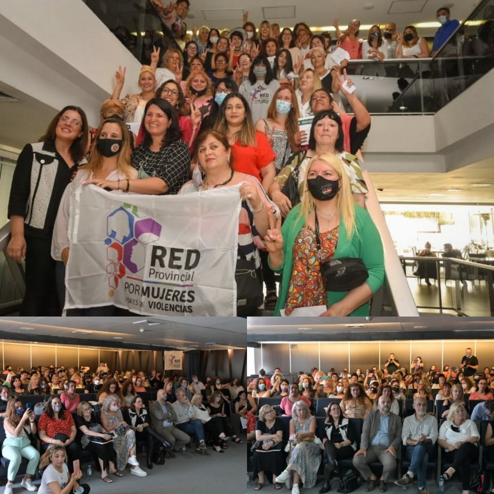 Las dirigentes de la UPCNBA Valeria Lizaur y Silvia Mantino recibieron las credenciales de Operadoras Comunitarias en Derecho de Género