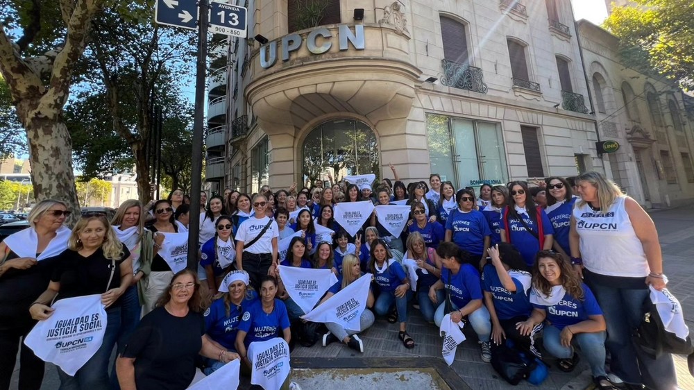 Fabiola Mosquera encabezó la columna de UPCNBA en la marcha por el Día Internacional de la Mujer Trabajadora en La Plata