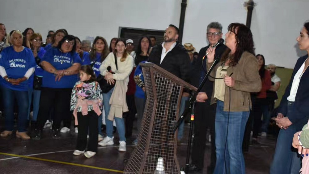 Fabiola Mosquera estuvo presente en el reconocimiento a Auxiliares de la Educación por 25 años de servicio