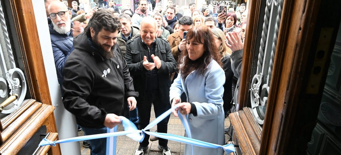 UPCNBA inauguró la nueva sede del CFL N°423, junto a una muestra fotográfica de la organización gremial