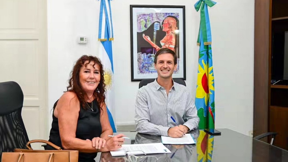 Fabiola Mosquera rubricó un convenio con el Intendente de San Vicente Nicolás Mantegazza