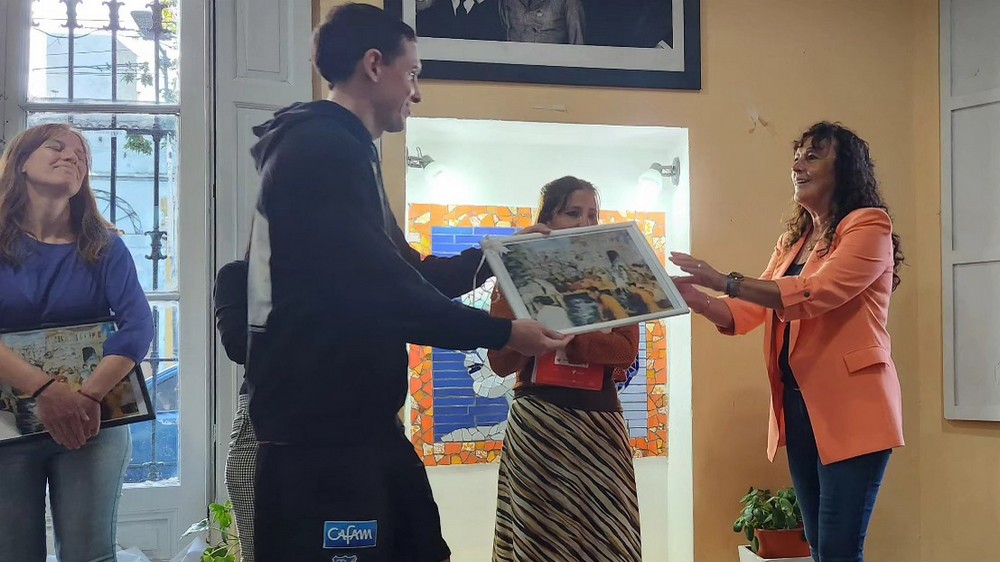 Fabiola Mosquera recibió un reconocimiento en el acto por el Día de la Mujer Trabajadora que realizó el Ateneo Eva Perón de La Plata