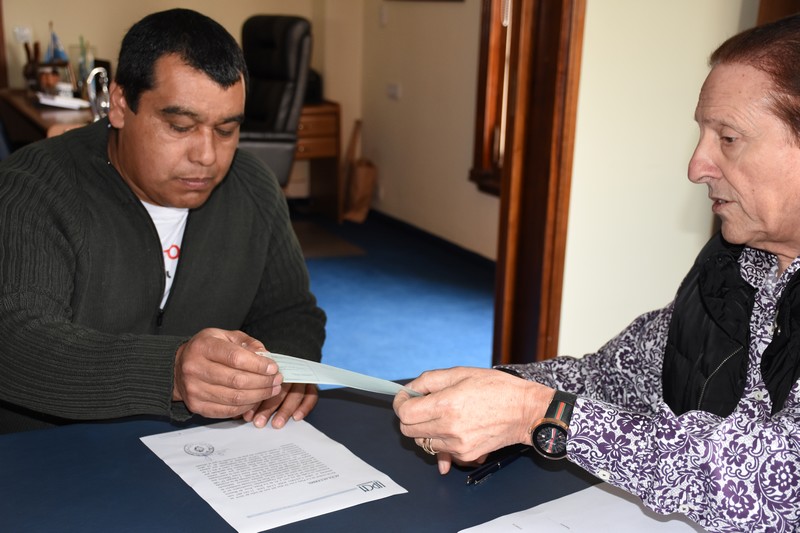 Carlos Quintana recibió a otro ganador del Plan Primero La Casa