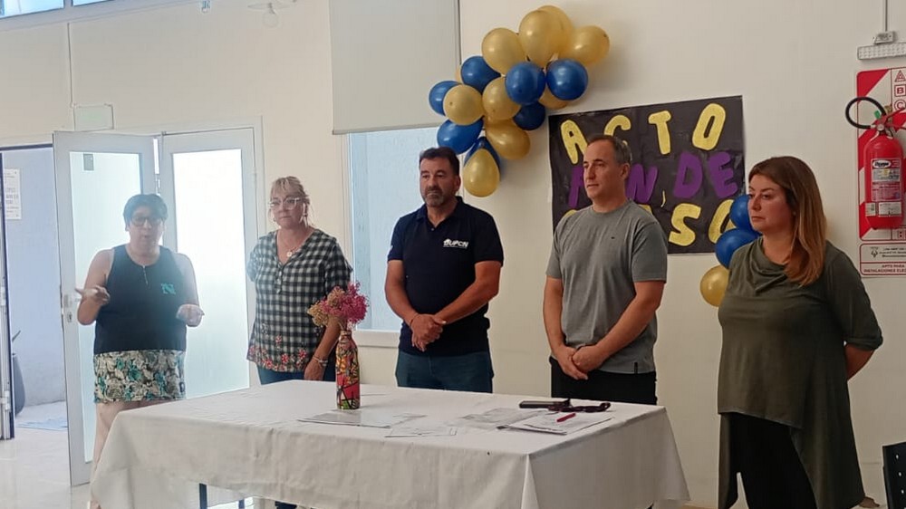 Entrega de certificados de cursos de formación laboral dictados en Mercedes por el CFL N°404 