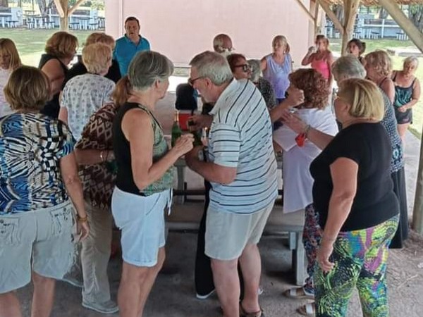 Un grupo de jubilados y pensionados disfrutaron del camping de Arana