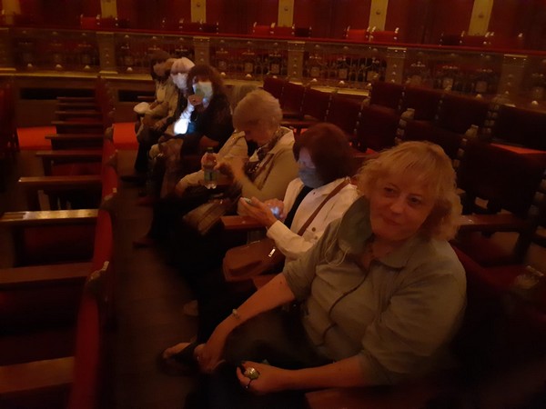 Jubilados y pensionados de UPCNBA presenciaron una obra en el Teatro Cervantes de Buenos Aires