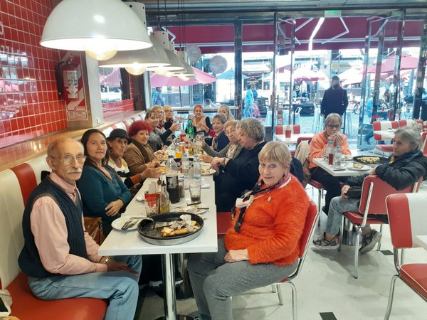 En una excursión grupal, jubilados y pensionados de UPCNBA visitaron edificios y sitios históricos de la ciudad de Buenos Aires