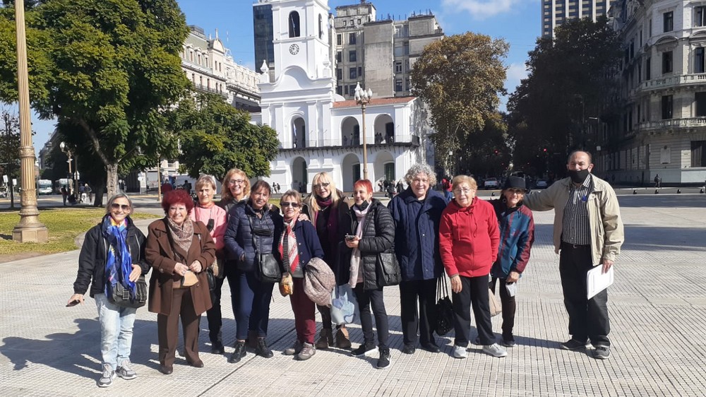 En una excursión grupal, jubilados y pensionados de UPCNBA visitaron edificios y sitios históricos de la ciudad de Buenos Aires