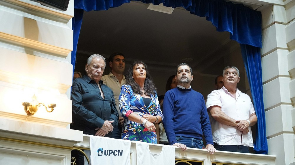 Fabiola Mosquera y Héctor Nieves asistieron a la sesión en la que prestaron juramento 46 diputados provinciales
